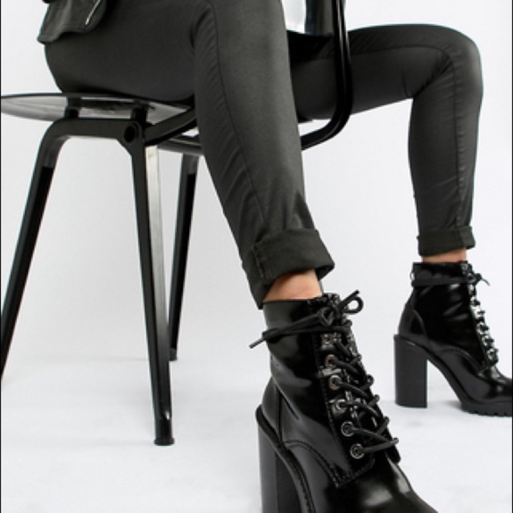 ASOS Chunky Boot - Picture 2 of 7
